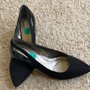 Bandolier block heel pump